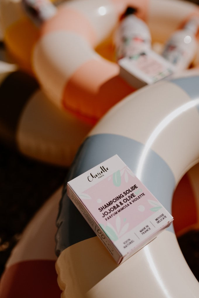 Etui shampoing solide sur une bouée