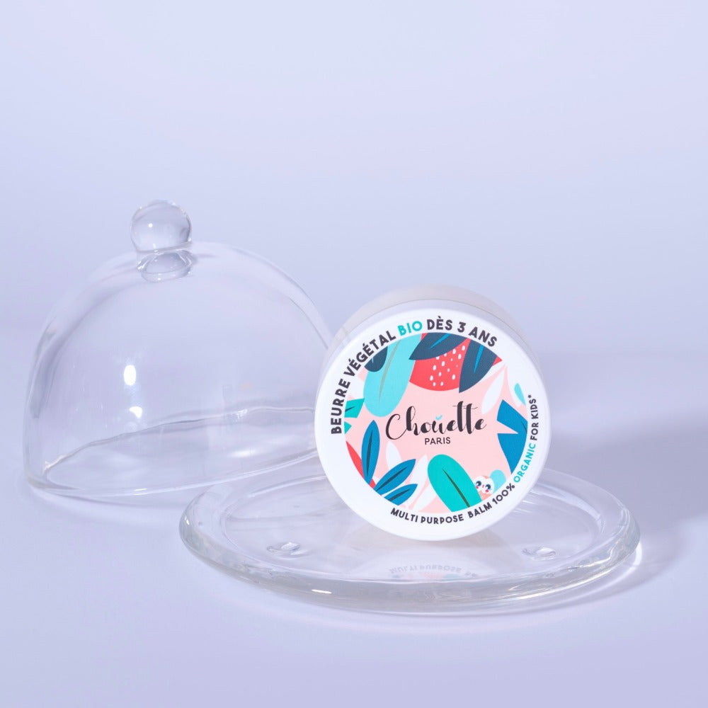 Le pot de beurre végétal 100% bio adapté aux enfants avec une jolie cloche en arrière plan