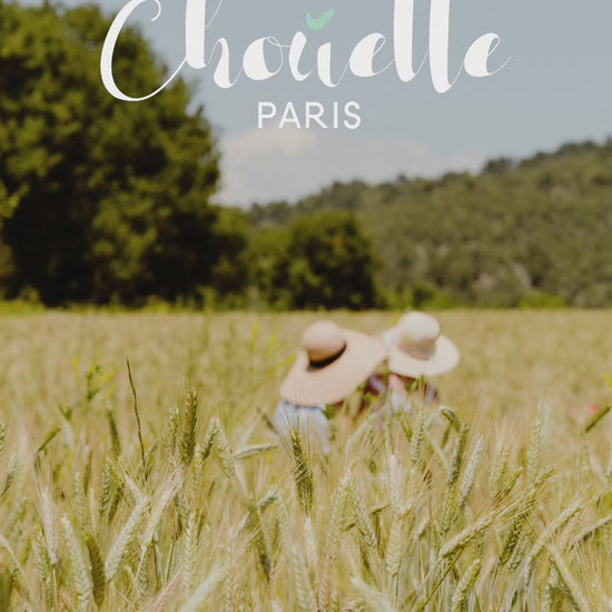 Réel de photo Chouette e été , enfant avec des produits , la Provence