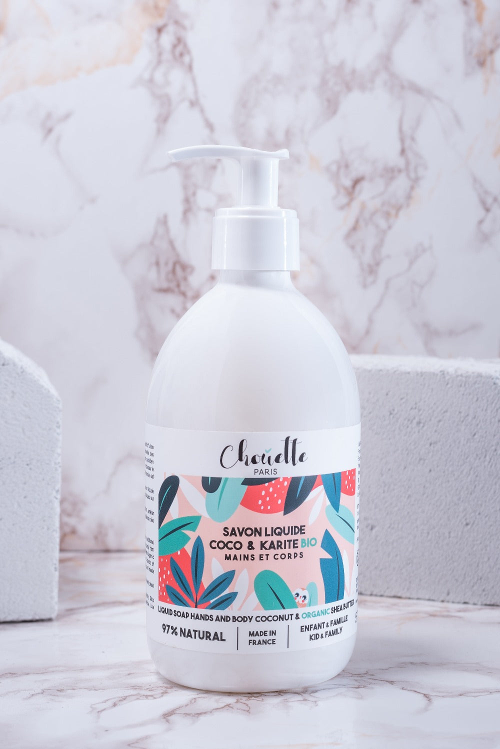 Flacon de savon liquide seul sur un fond marbré
