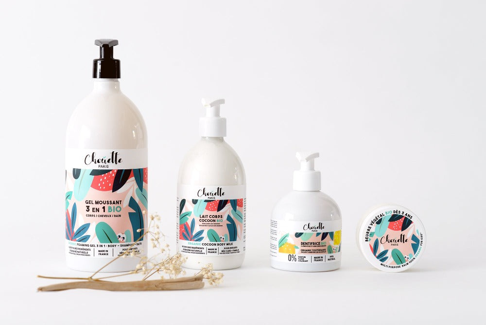Quatre produits Chouette avec un bois flotté