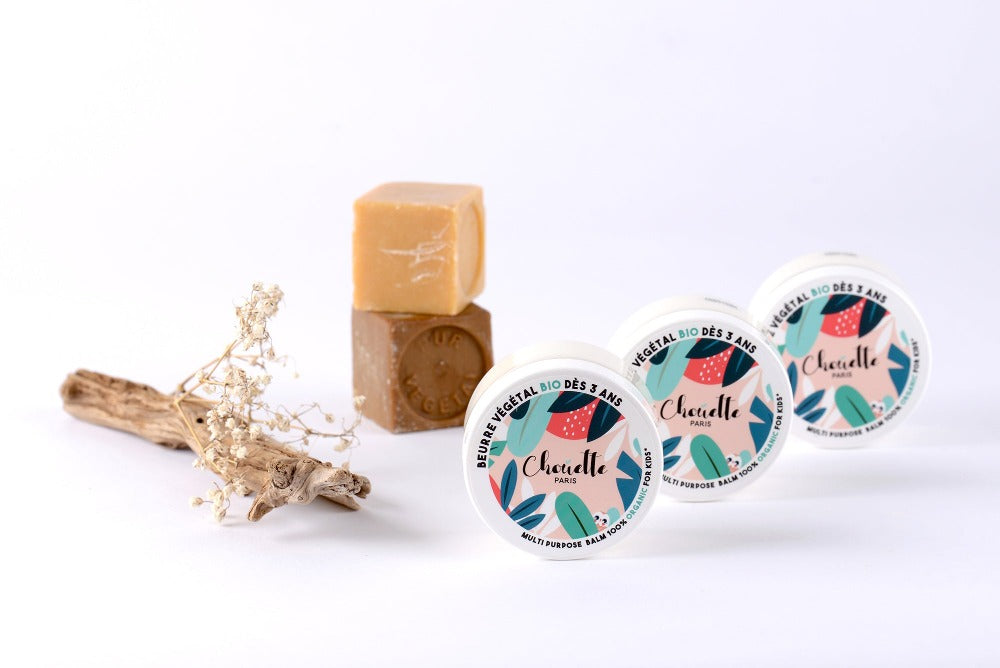 trois pots beurre de karité Chouette devant savon de Marseille, adaptés à la peau des enfants
